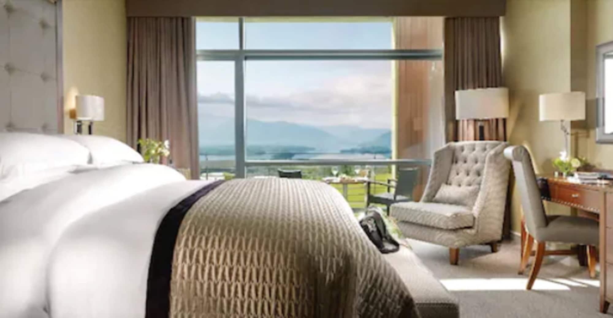Aghadoe Heights Hotel & Spa Fossa Exterior foto A bedroom at The Westin Nanjing