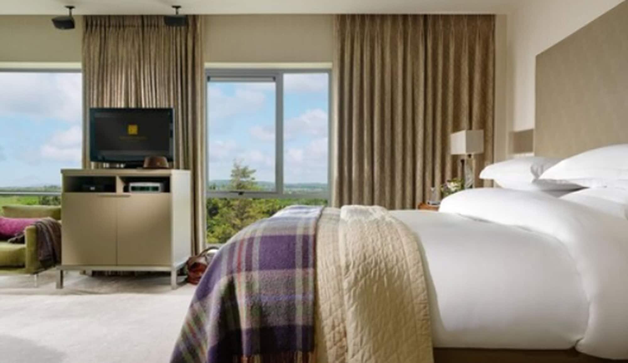 Aghadoe Heights Hotel & Spa Fossa Exterior foto A bedroom at the hotel