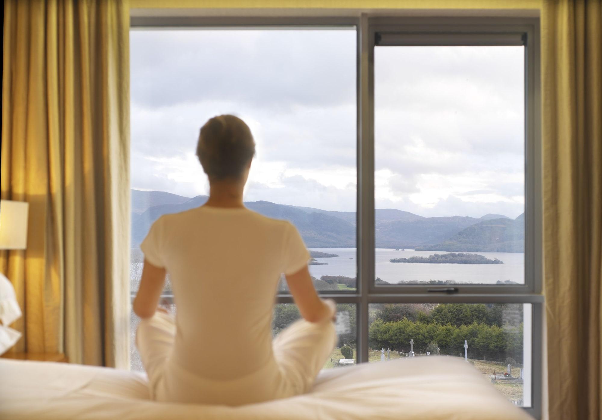 Aghadoe Heights Hotel & Spa Fossa Exterior foto A woman meditating
