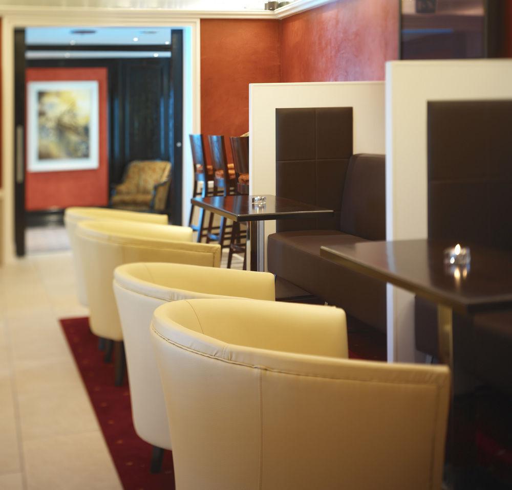 Aghadoe Heights Hotel & Spa Fossa Exterior foto The lounge at the airport