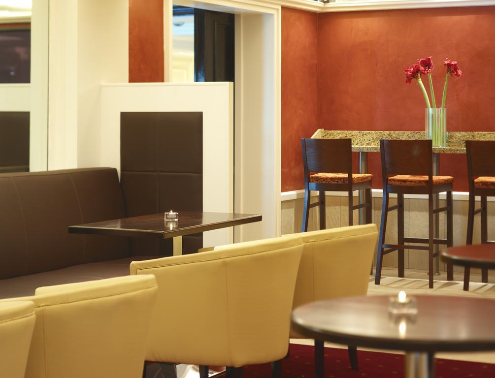 Aghadoe Heights Hotel & Spa Fossa Exterior foto The lounge at the airport