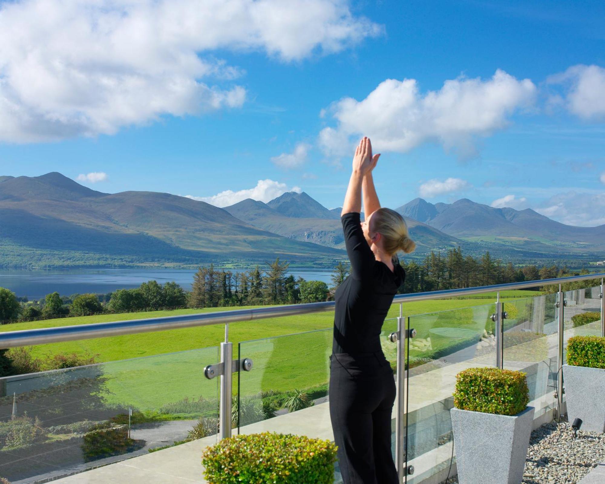 Aghadoe Heights Hotel & Spa Fossa Exterior foto A woman practicing yoga at the Ice House Hotel