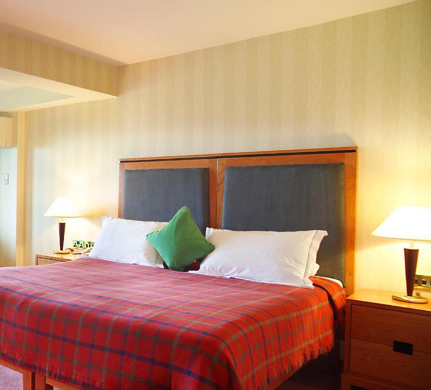 Aghadoe Heights Hotel & Spa Fossa Exterior foto A bedroom at the hotel