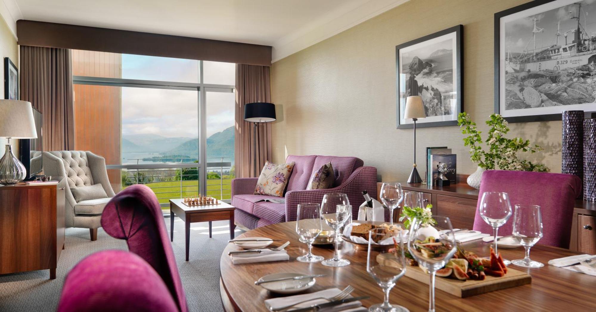 Aghadoe Heights Hotel & Spa Fossa Exterior foto The interior of a suite at the Killarney International Hotel